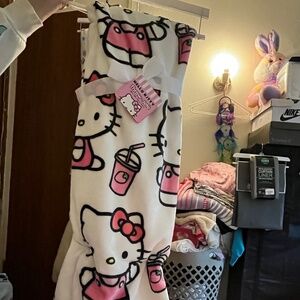 Hello kitty strawberry milk blanket